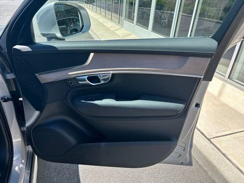 Certified 2025 Volvo XC90 B6 Plus AWD/4WD image 14