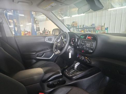 Used 2024 Kia Soul LX FWD image 19