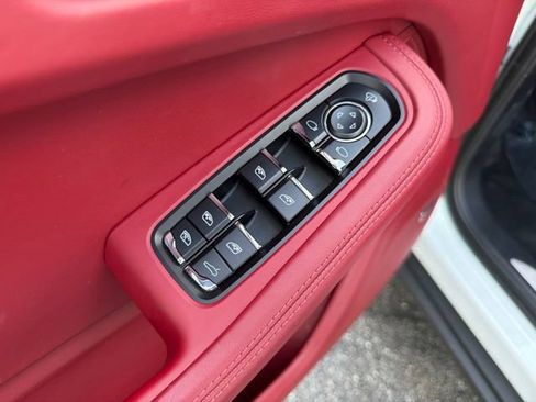 Used 2022 Porsche Macan S AWD/4WD image 13