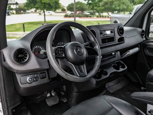 Used 2023 Mercedes-Benz Sprinter 2500 image 12