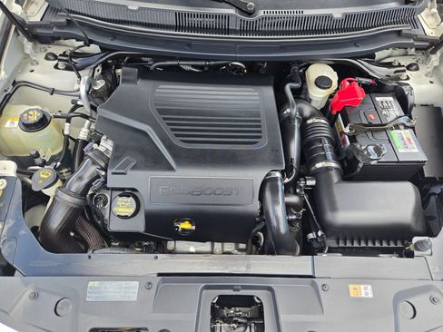 Used 2010 Lincoln MKT AWD image 30