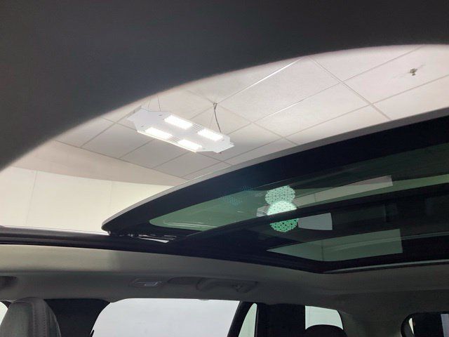 Certified 2025 Volvo XC90 T8 Plus AWD/4WD image 19
