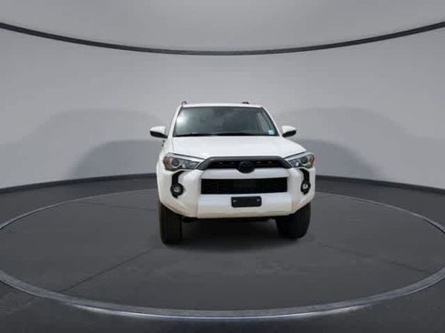 Used 2022 Toyota 4Runner SR5 AWD/4WD image 3