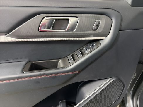 Used 2025 Ford Explorer ST-Line w/ ST-Line Street Pack image 18