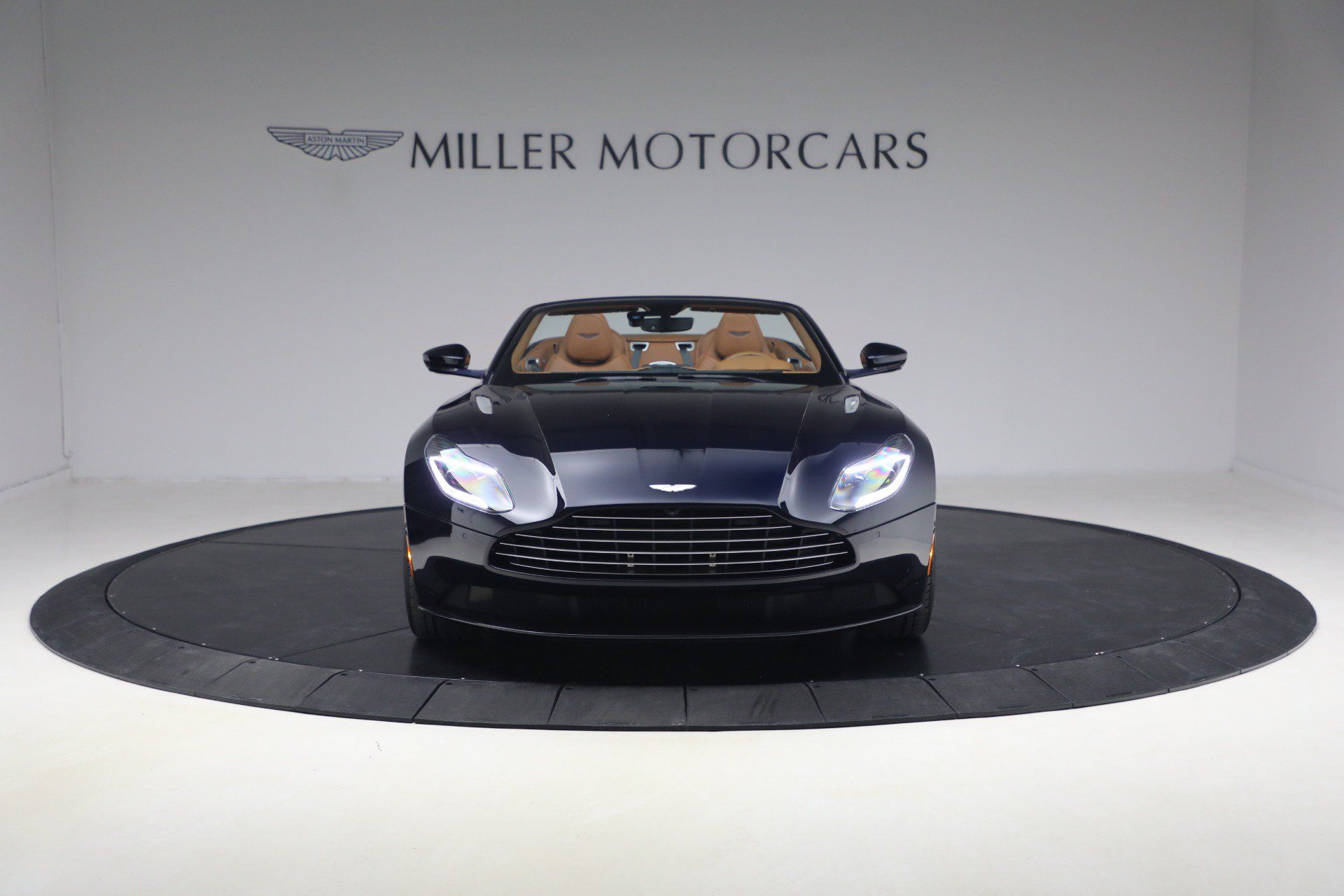 Used 2019 Aston Martin DB11 Volante RWD image 12