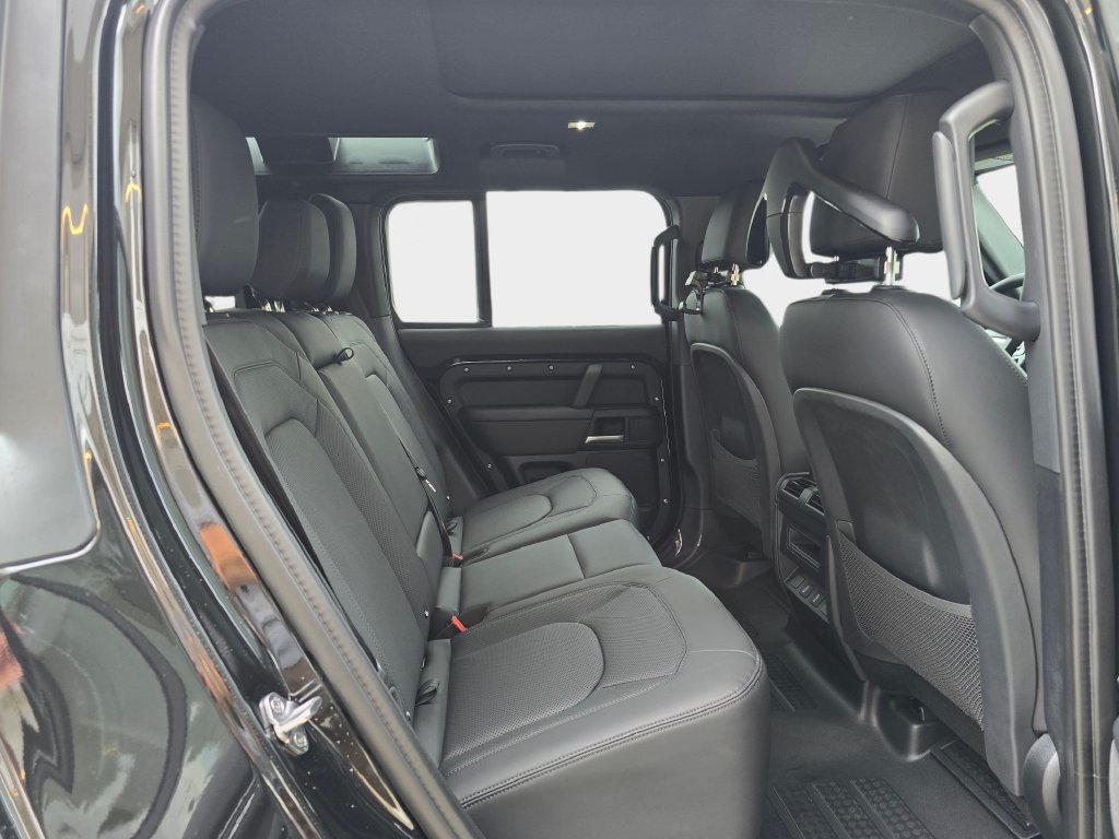 New 2026 Land Rover Defender 110 X-Dynamic SE AWD/4WD image 11