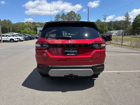 Certified 2025 Honda Pilot TrailSport image 6