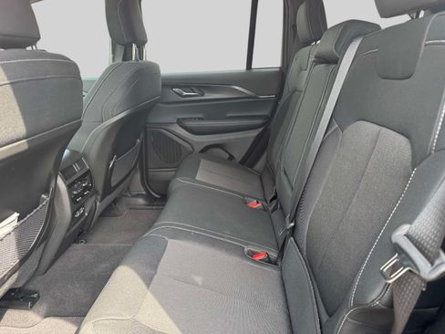 Used 2026 Jeep Grand Cherokee Laredo X AWD/4WD image 14