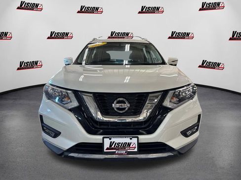 Used 2017 Nissan Rogue SV w/ SV Premium Package image 2