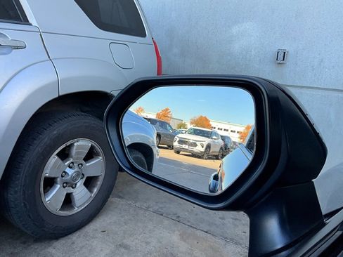 Used 2025 Toyota Corolla LE image 18