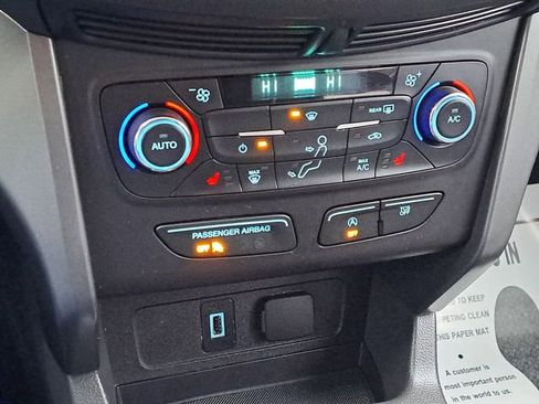 Used 2017 Ford Escape SE image 13