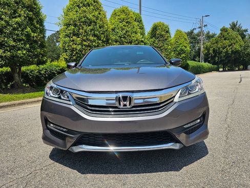 Used 2017 Honda Accord Sport image 8