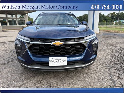 Used 2024 Chevrolet Trax LT FWD image 2
