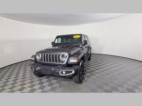 Used 2025 Jeep Wrangler Unlimited Sahara AWD/4WD image 49
