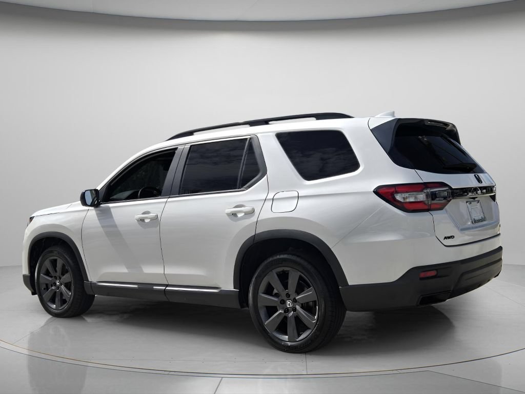 Certified 2023 Honda Pilot Sport image 8