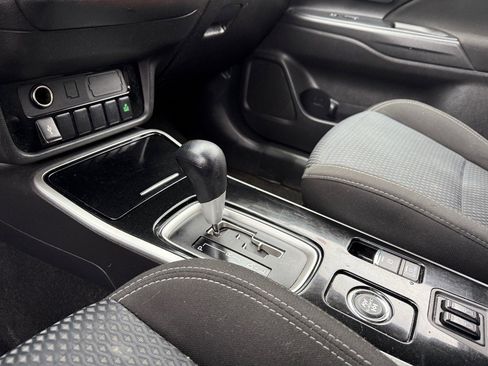 Used 2020 Mitsubishi Outlander SE image 23