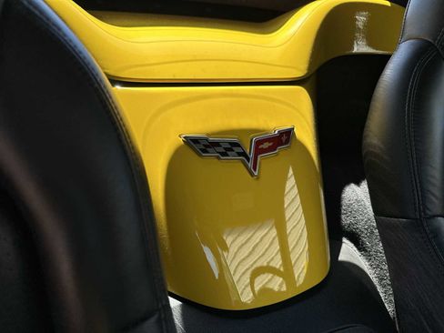 Used 2006 Chevrolet Corvette Convertible w/ Preferred Equipment Group RWD image 17