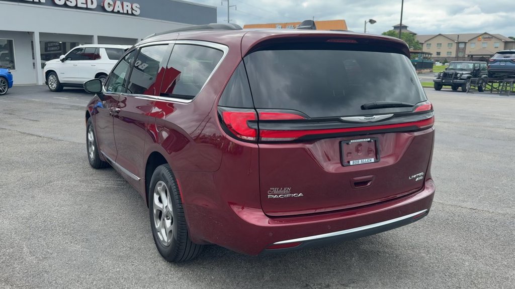 Used 2023 Chrysler Pacifica Limited AWD/4WD image 5