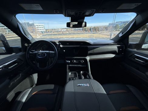 Used 2025 GMC Sierra 2500 AT4 image 14