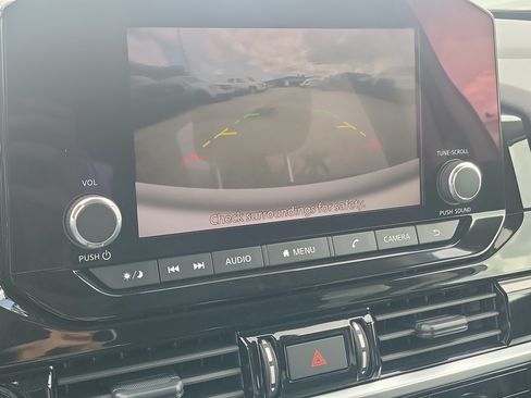 Used 2025 Nissan Pathfinder SV FWD image 10