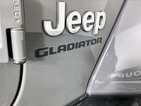 Used 2022 Jeep Gladiator Overland w/ Popular Equipment Package AWD/4WD image 30