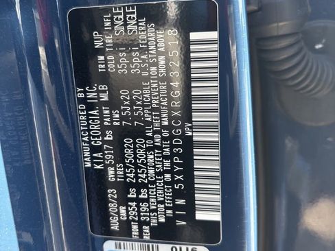 Certified 2024 Kia Telluride EX w/ EX Captain's Chair Package AWD/4WD image 12