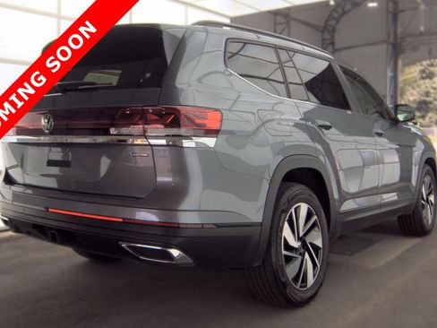 Used 2024 Volkswagen Atlas SE AWD/4WD image 4