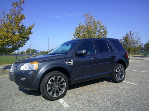 Used 2010 Land Rover LR2 HSE image 25