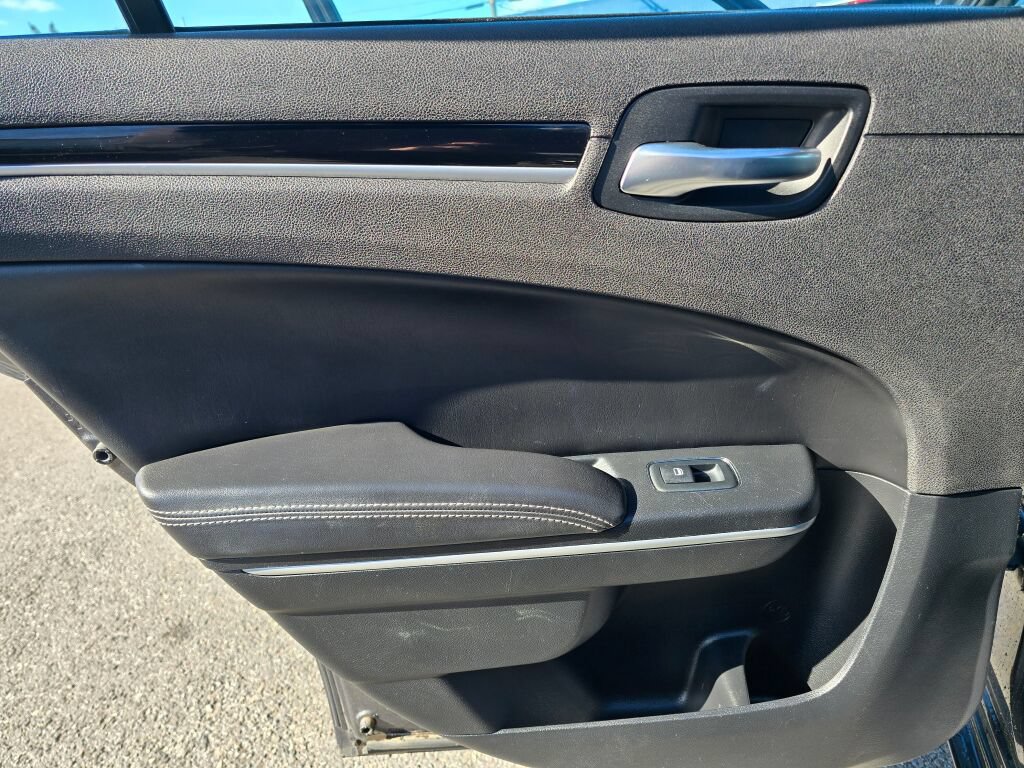 Used 2019 Chrysler 300 S RWD image 16