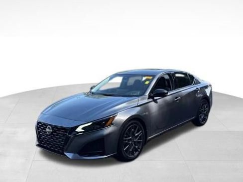Used 2023 Nissan Altima 2.0 SR FWD image 1