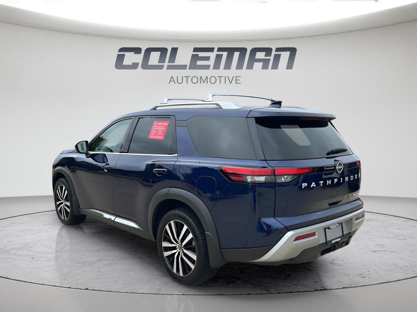 Used 2024 Nissan Pathfinder Platinum w/ Cargo Package AWD/4WD image 4