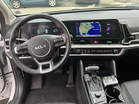 Used 2025 Kia Sportage EX image 32