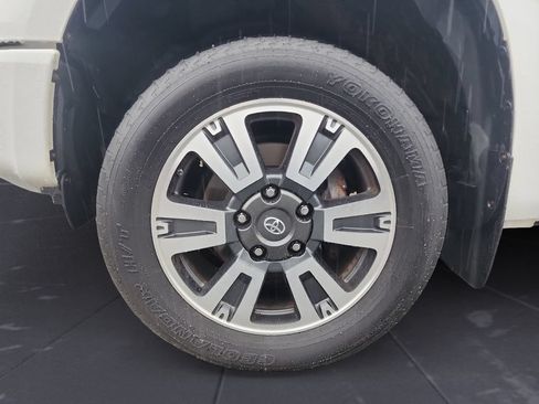 Used 2018 Toyota Tundra SR5 w/ TRD Sport Package AWD/4WD image 15