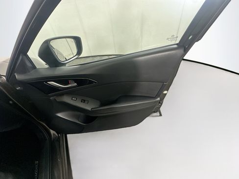 Used 2015 MAZDA MAZDA3 i Touring image 33