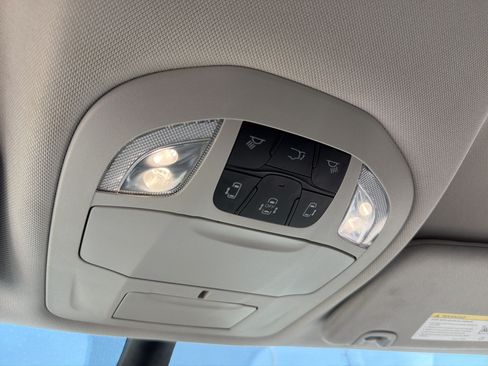 Used 2023 Chrysler Pacifica Touring-L FWD image 19