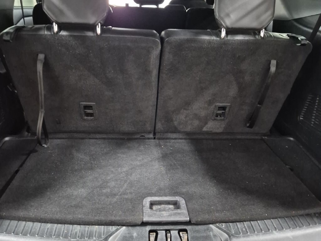 Used 2023 Ford Explorer XLT w/ Equipment Group 202A RWD image 6