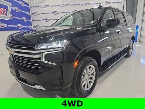 Used 2024 Chevrolet Suburban LT image 3