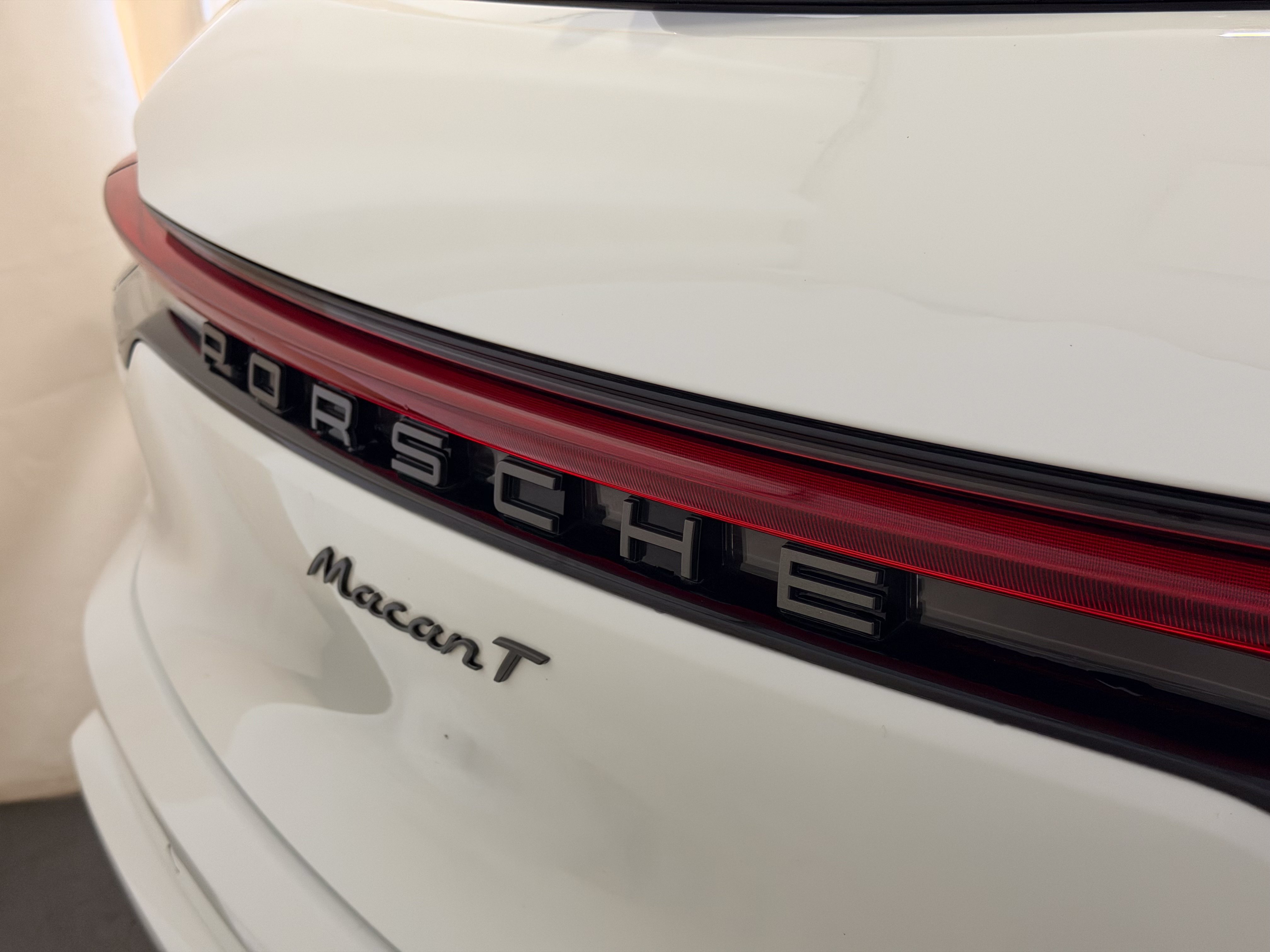 Certified 2026 Porsche Macan Turbo AWD/4WD image 25