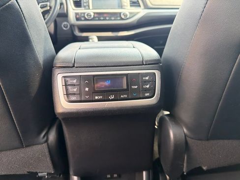 Used 2019 Toyota Highlander Limited Platinum AWD/4WD image 19