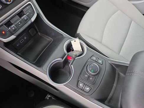 Used 2023 GMC Terrain SLE w/ Driver Convenience Package image 16