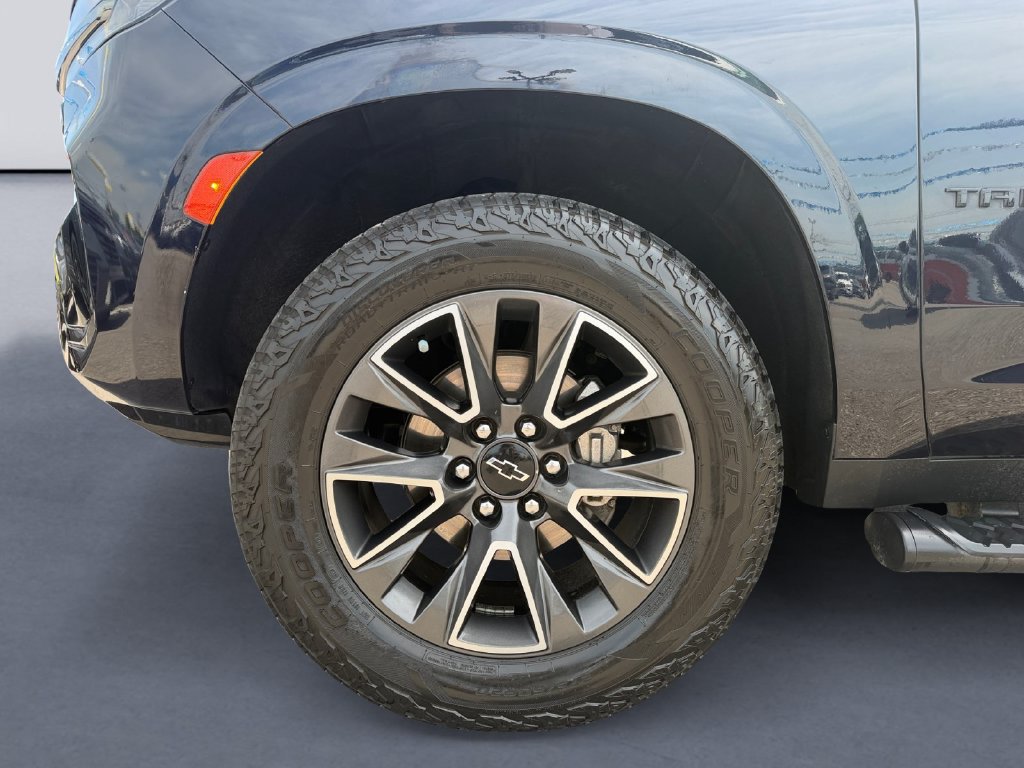 Used 2022 Chevrolet Tahoe Z71 w/ Luxury Package AWD/4WD image 9