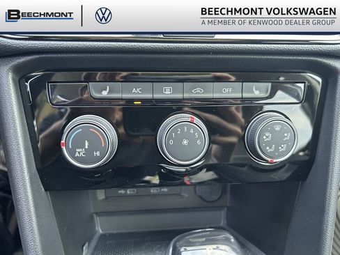 Used 2023 Volkswagen Taos SE w/ Panoramic Sunroof Package AWD/4WD image 14