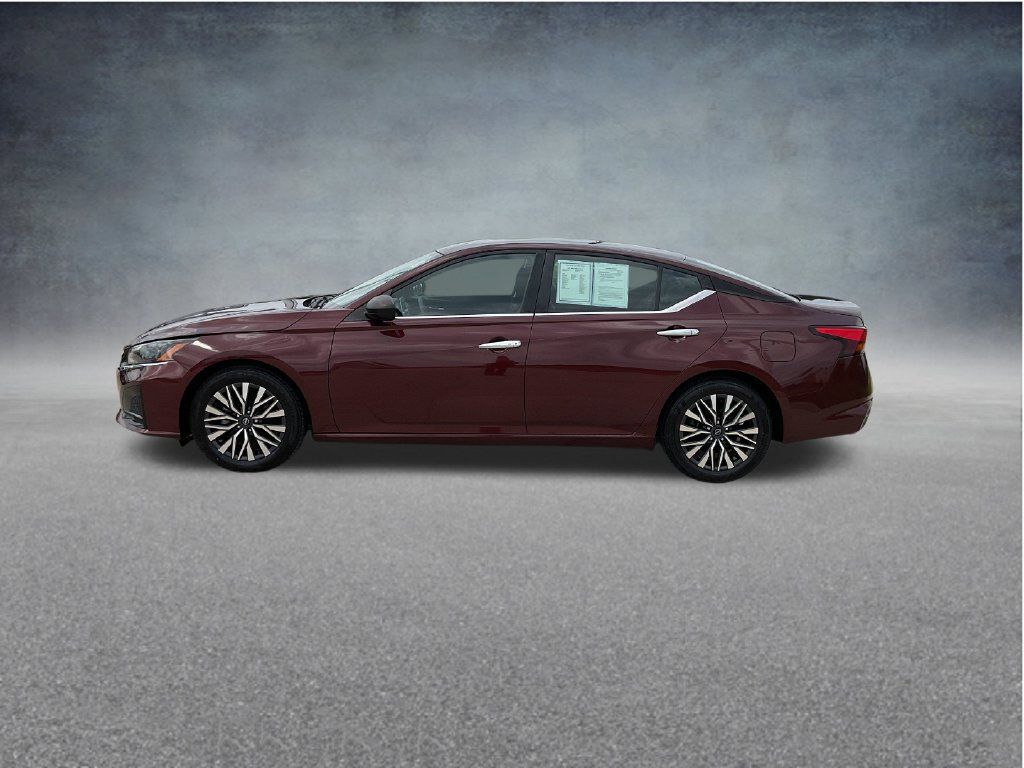 Used 2024 Nissan Altima 2.5 SV FWD image 4
