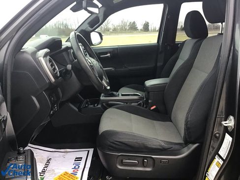 Used 2021 Toyota Tacoma TRD Sport w/ Technology Package image 22