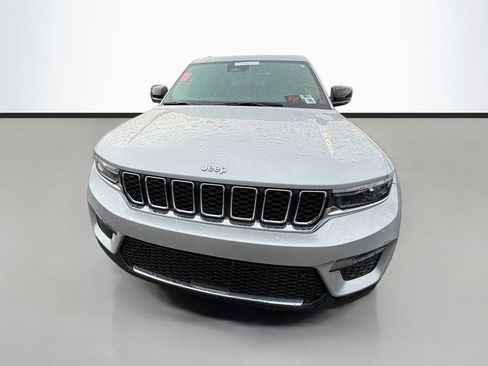 Used 2024 Jeep Grand Cherokee Laredo X w/ Luxury Tech Group I AWD/4WD image 2