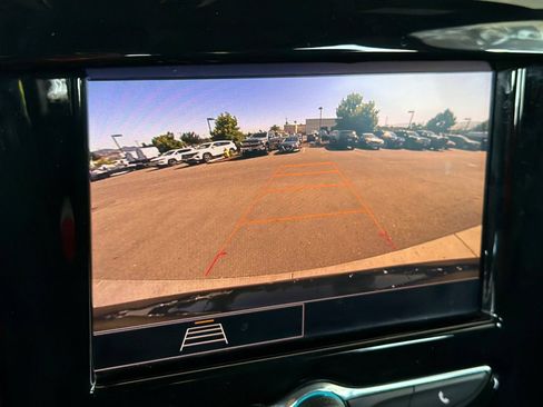 Used 2023 Chevrolet Traverse LT FWD image 23