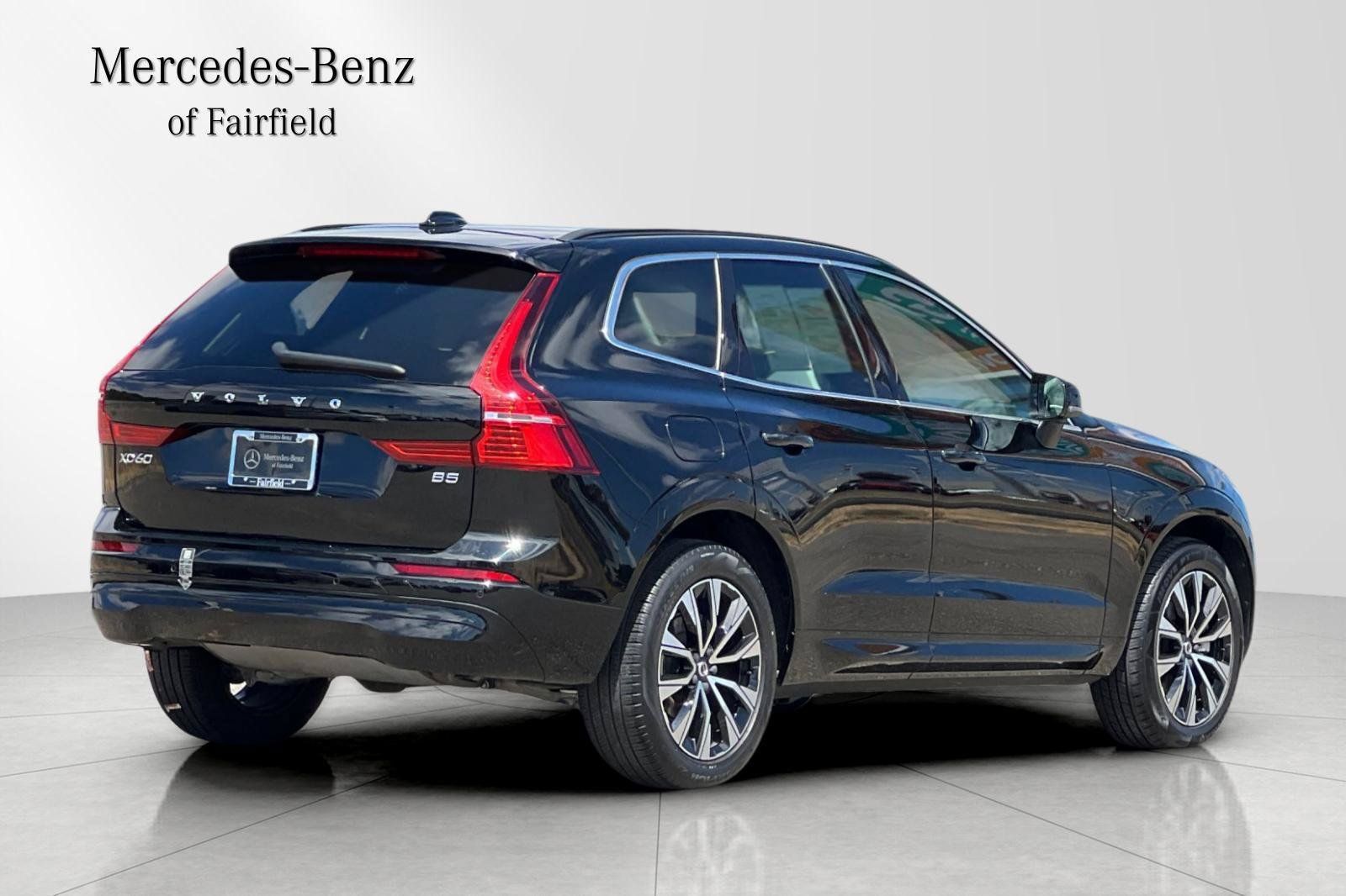 Used 2023 Volvo XC60 B5 Core FWD image 2