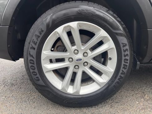 Used 2015 Ford Explorer XLT w/ Equipment Group 202A AWD/4WD image 10