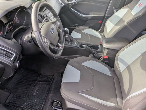 Used 2017 Ford Focus ST image 18