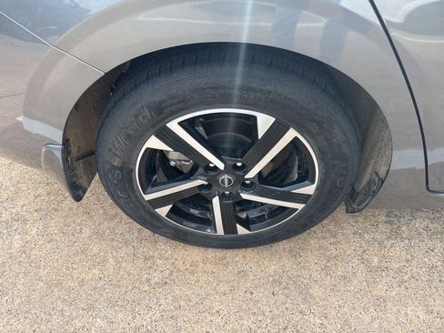 Used 2024 Nissan Sentra SV FWD image 9